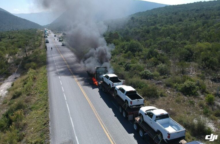 ️Incendio de tractocamión provoca cierre de tramo carretero