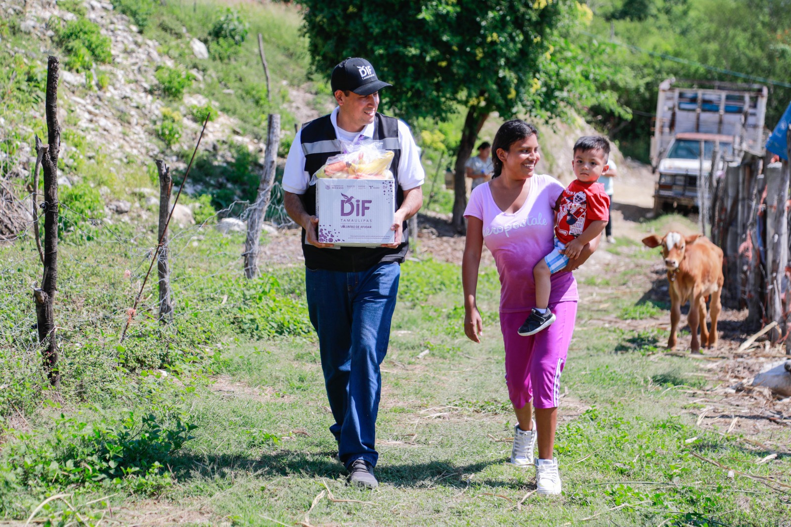 La doctora María de Villarreal, lleva a cabo la entrega de 67 mil 047 dotaciones alimentarias de los programas Voluntad de Ayudar a las Familias y Voluntad de Ayudar en los Primeros 1000 Días, en los 43 municipios del estado.