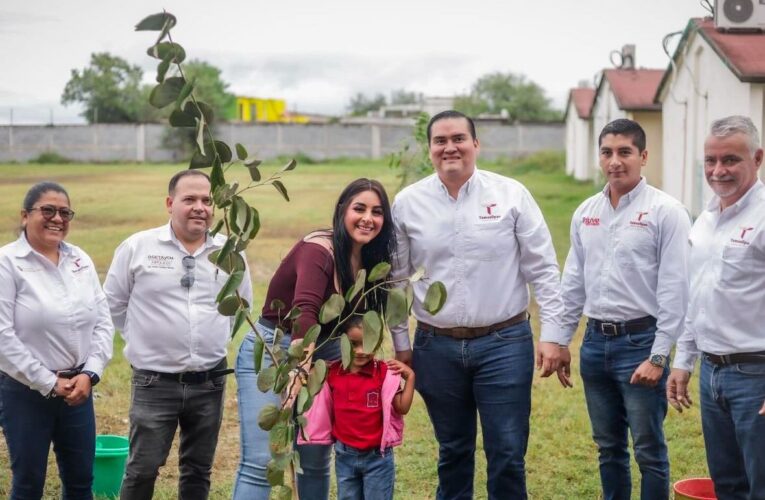 Fomenta Desarrollo Rural cuidado del medio ambiente con la donación de 2 mil árboles