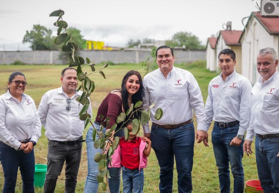 La Secretaría de Desarrollo Rural, Pesca y Acuacultura en coordinación con el ayuntamiento de Soto la Marina y la Unidad Ejecutiva de la Secretaría de Educación, realizó la donación de 2 mil árboles, que serán plantadas en más de 70 instituciones educativas