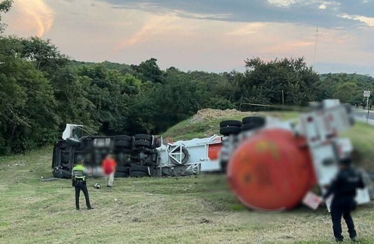 Dos personas de Pueblo Viejo fallecen por la volcadura de una pipa en la carretera Mèxico-Tuxpan