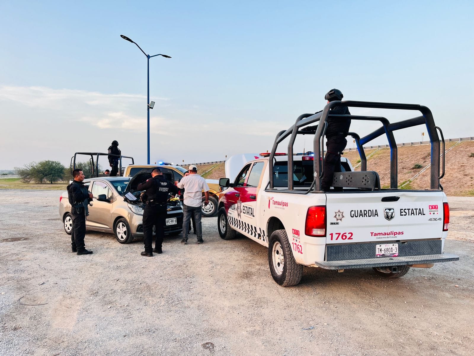 La Guardia Estatal brinda apoyo a ciudadanos en carreteras de Tamaulipas