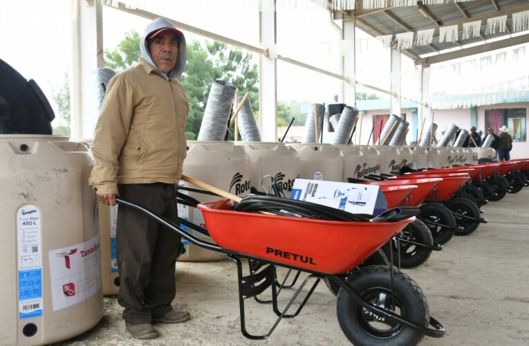 Reciben familias tamaulipecas paquetes de huertos de traspatio