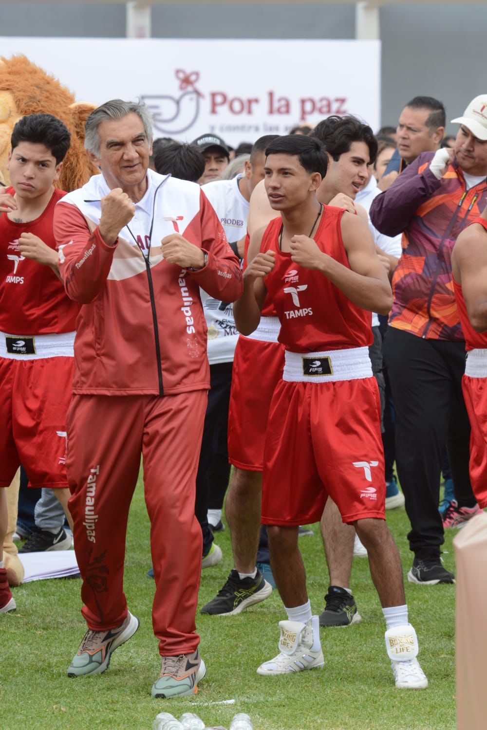 Gobernador de Tamaulipas, Américo Villarreal Anaya participa en clase de box