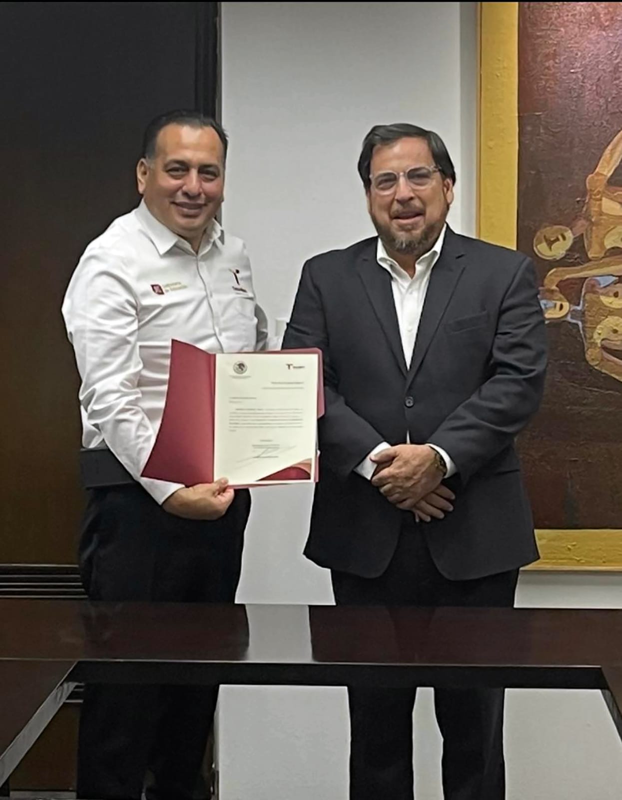 El secretario de Educación de Tamaulipas, Miguel Ángel Valdez García, otorgó el nombramiento como nuevo titular de la Unidad Ejecutiva, a Samuel Alcantar Varela