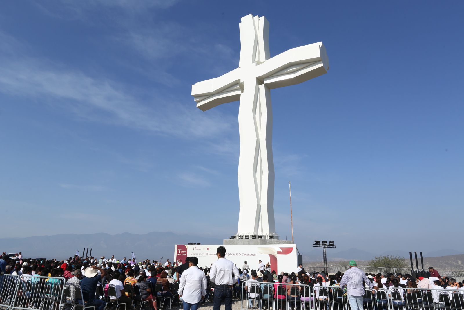 Entrega gobernador Cruz grande en Tula, Tamaulipas