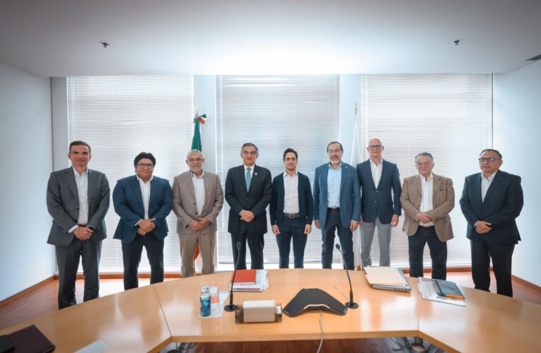 Gestiona gobernador de Tamaulipas, con Banobras, recursos para carreteras, puentes y Puerto del Norte