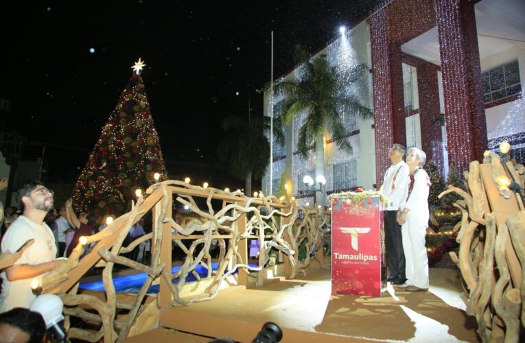 Encabezan Américo y María desfile navideño y el tradicional encendido del pino