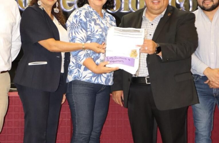 Beneficia Tec Madero a base trabajadora con uniformes institucionales.