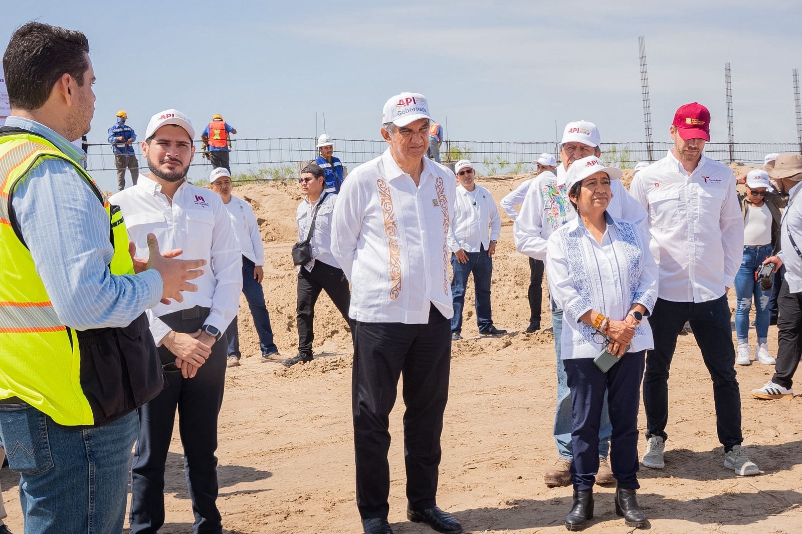 Américo Villarreal Anaya, supervisa obras en Matamoros