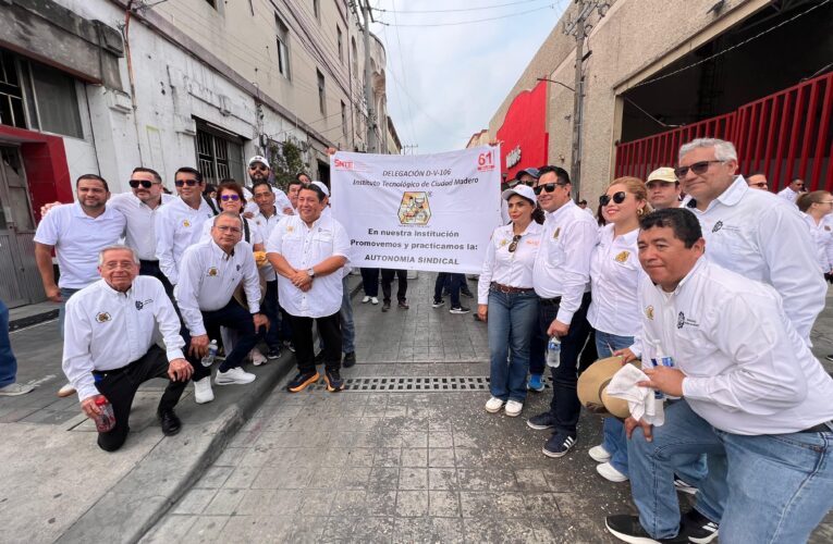 Trabajadores del Tec Madero marchan por el Día del Trabajo