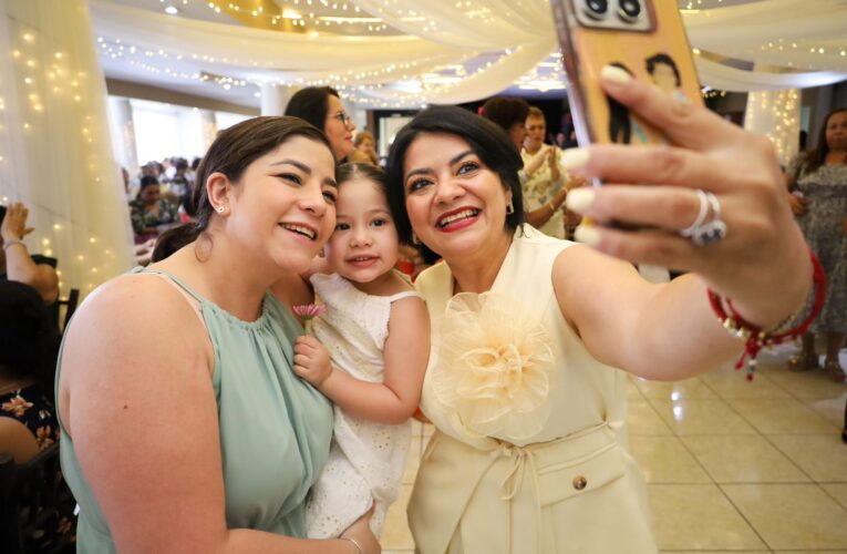 Festeja Úrsula Salazar a las mamás con gran celebración en Tampico.