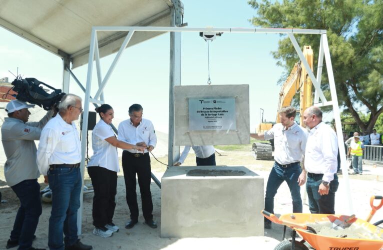 Coloca Américo primera piedra del Museo Interpretativo de la Tortuga Lora en Soto la Marina