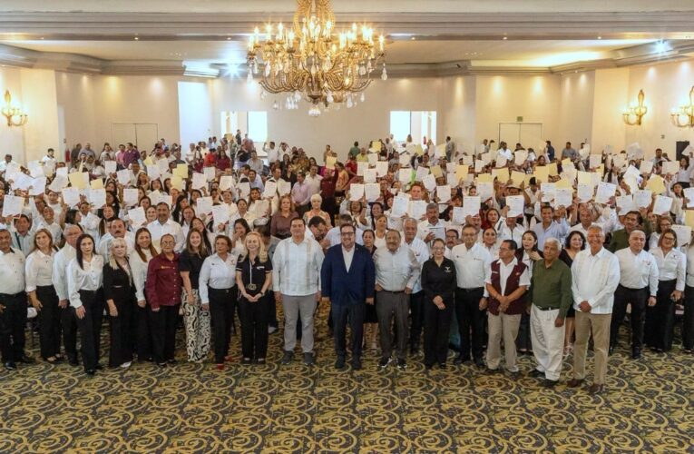 Fortalece SET cobertura educativa con nombramientos de cambios de de centro de trabajo