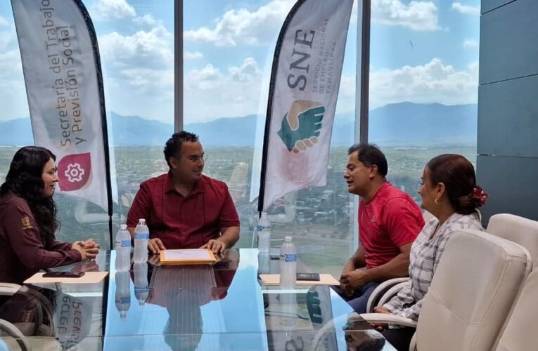 Dan sobres de viaje a trabajadores agrícolas tamaulipecos contratados en Canadá